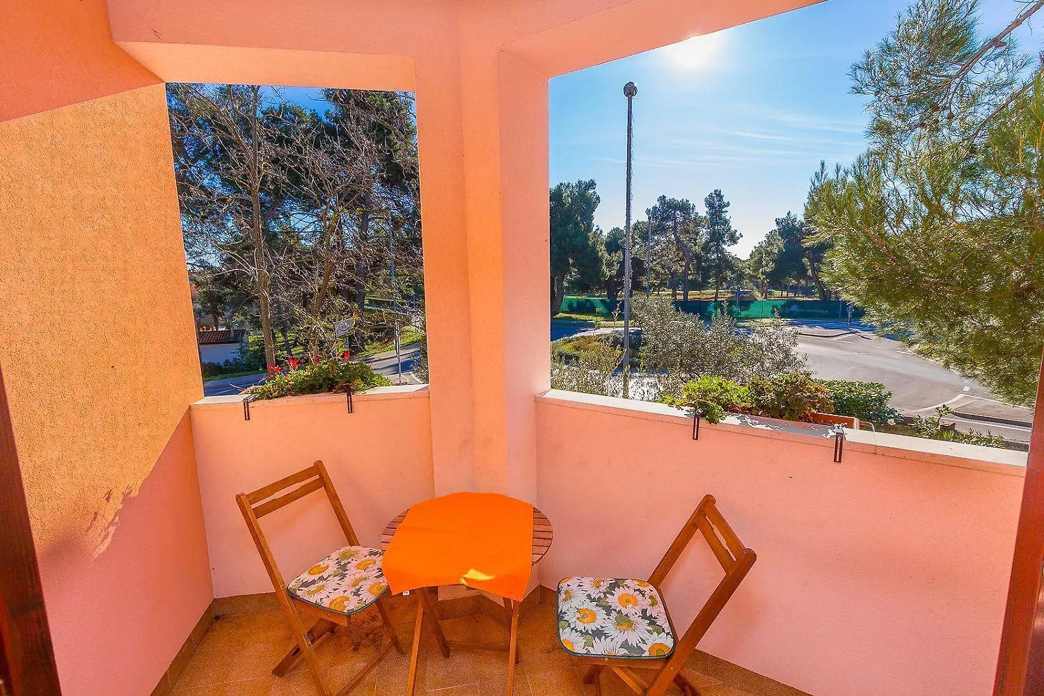 Schoene Ferienwohnung Nur 300 Meter Bis Zum Strand Mit Kueche, Bad, Klima, Parkplatz Valbandon Apartment