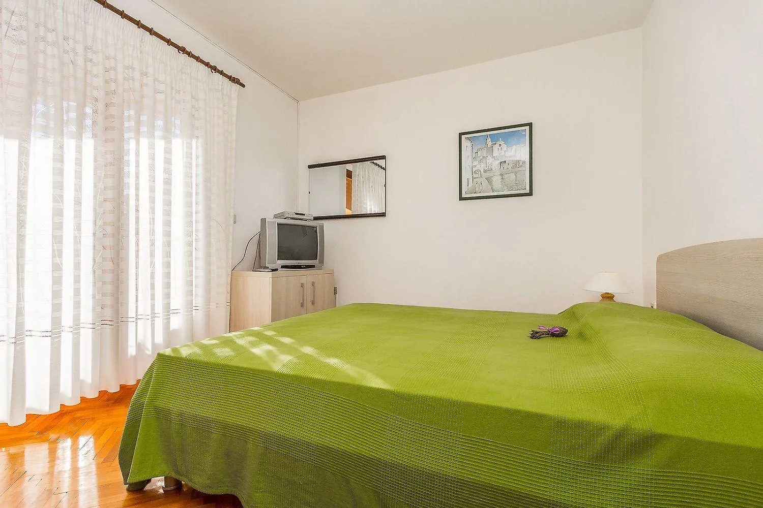 Schoene Ferienwohnung Nur 300 Meter Bis Zum Strand Mit Kueche, Bad, Klima, Parkplatz Valbandon Croatia