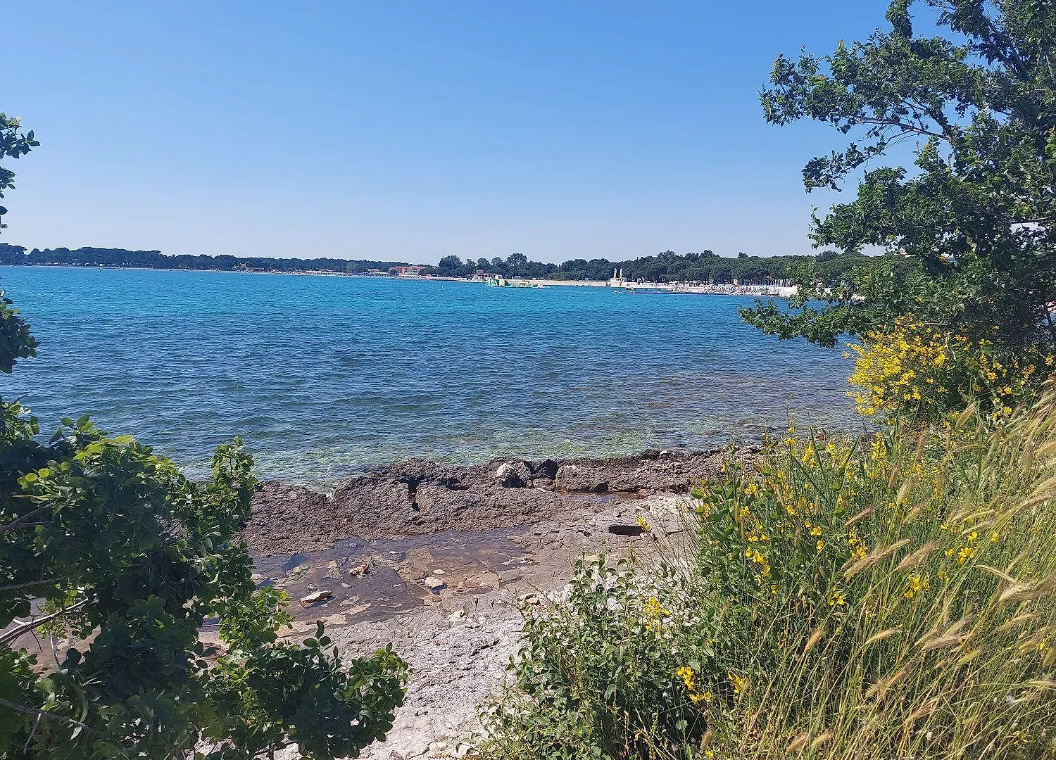 Apartment Schoene Ferienwohnung Nur 300 Meter Bis Zum Strand Mit Kueche, Bad, Klima, Parkplatz Valbandon
